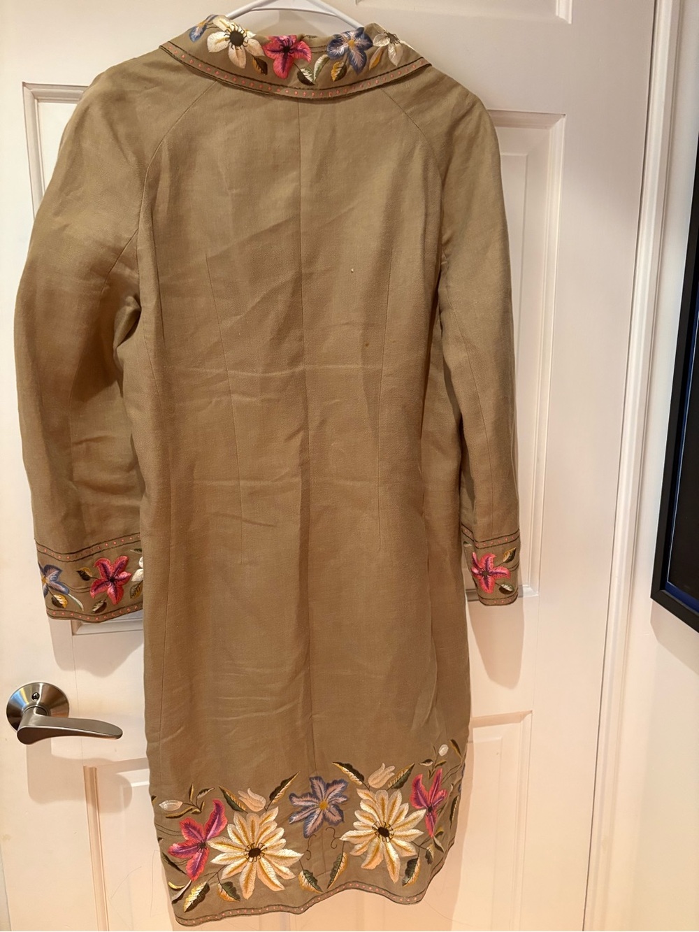 Dkny Tan Trench Coat with Embroidered Floral Trim - Picture 3 of 4